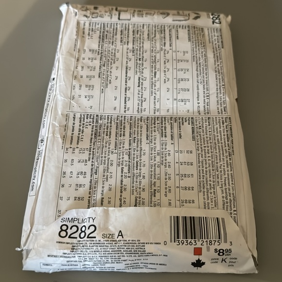 Simplicity Costumes Pattern 8282 - Picture 3 of 3